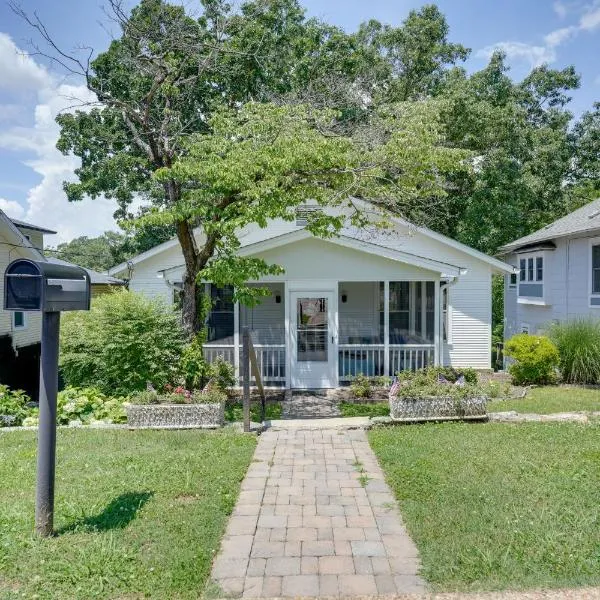 Carousel Cottage North Chattanooga Home!, hotel in Chattanooga