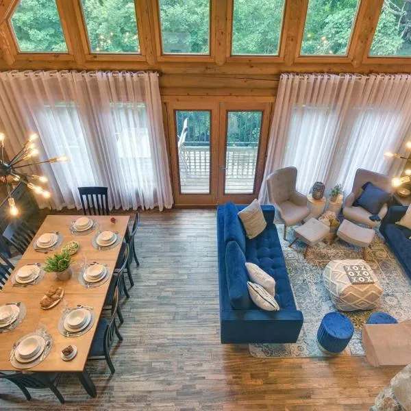LOG CABIN w HOT TUB, BEACH access, near of TREMBLANT、Labelleのホテル