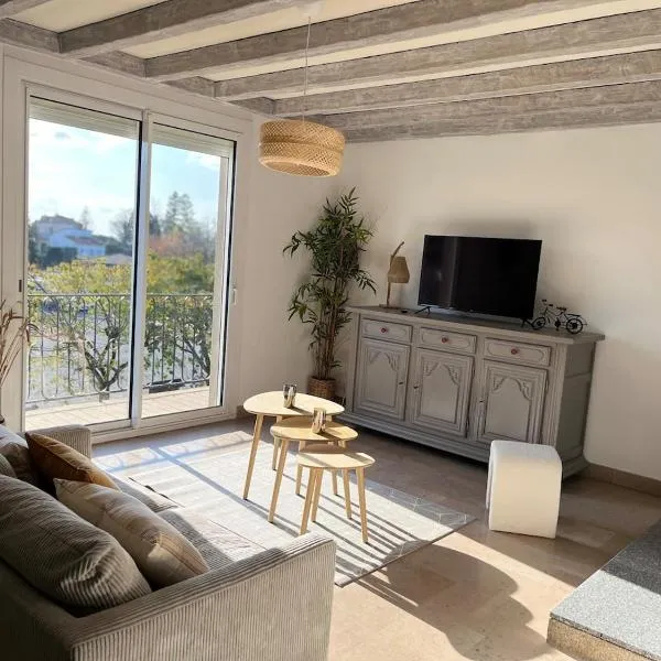 Maison de Village, hotel in Lacrouzette