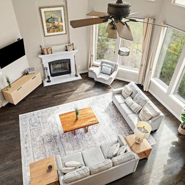 3 Kings with Theater, GameRoom and BBQ just 7 mins from Marina, hotel v destinaci Austin