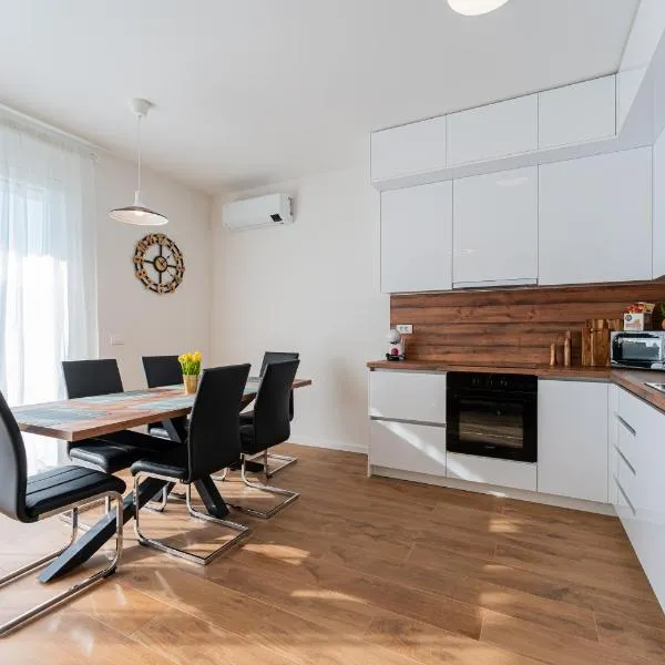Flex SelfCheckIns 143 - Novaki -Terrace - 4 Bedrooms - Parking, hotel v destinaci Novaki Samoborski