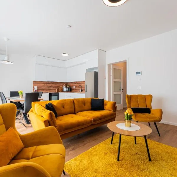 Flex SelfCheckIns 143 - Novaki -Terrace - 4 Bedrooms - Parking, hôtel à Novaki Samoborski