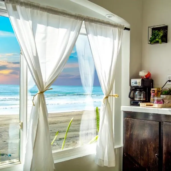 BEACHFRONT Escape - Cozy Studio, hotel in Tijuana