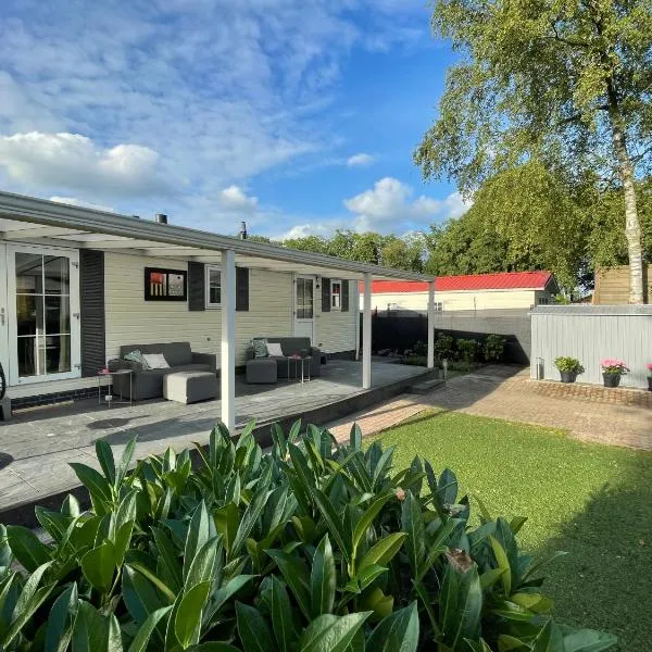 Casa KiBA met privé combinatie sauna, hotel v destinaci Schijndel