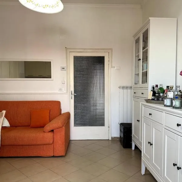 Golden Luxe - Beach House Gelsomino, hotel in Lido di Camaiore