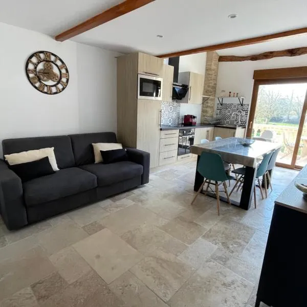 studio cosy a la ferme, hotel v destinaci Saint-Julia