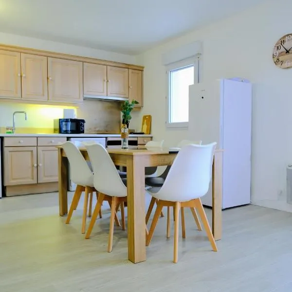 PASSIFLORA - Spacieux T3 -70 m2 - Arrivée Autonome - Parking Privé Gratuit, hotel v destinácii Melun