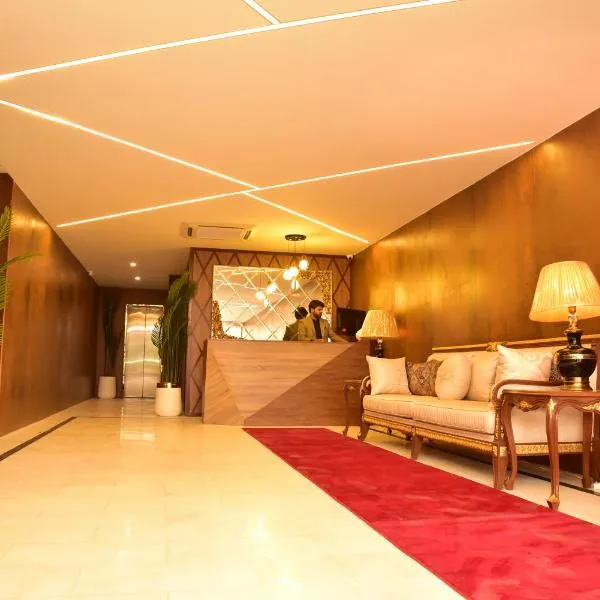 Tom's Luxury Hotel, hotel v destinaci Péšávar