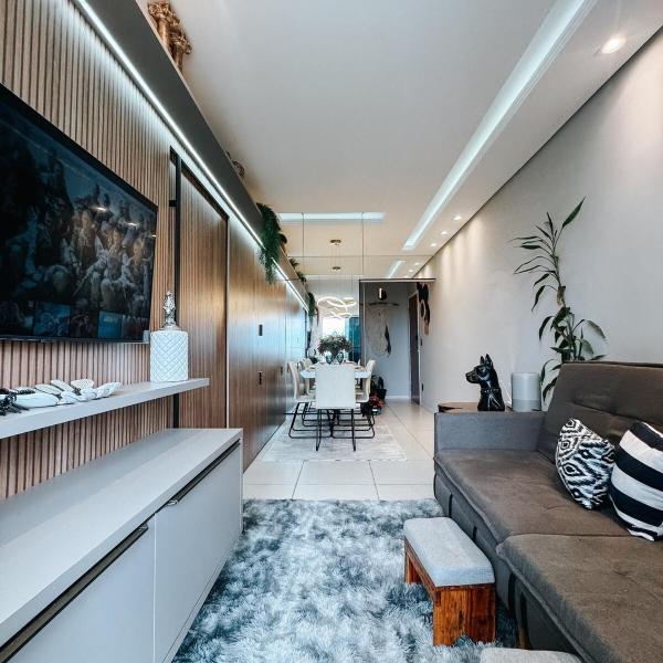 Apartamento 2 Quartos Super Decorado - Ar Condicionado nos Quartos - 1 Cama Queen - 2 Camas de Solteiro com Auxiliar - Cozinha Completa - Estacionamento Coberto Gratuito - Foto 2