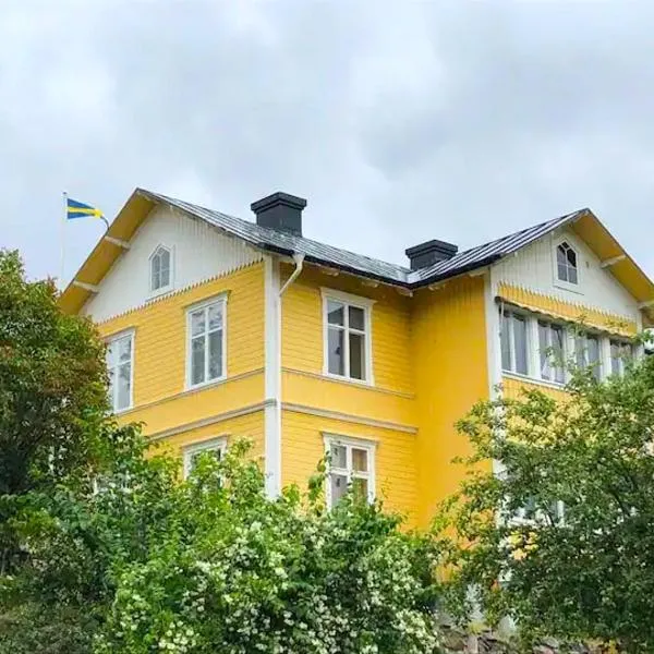Central penthouse rooms near ferry, bus, nature, hotel en Vaxholm