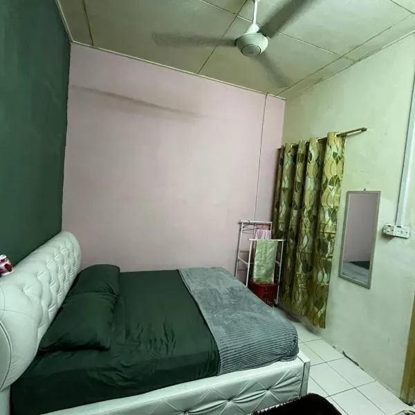 Homestay Seri Aishah, hotel Chemorban