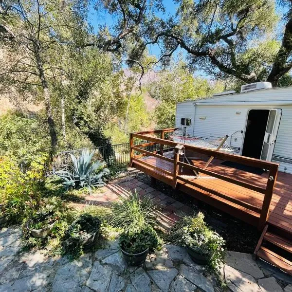 Vintage RV Creekside Nature Retreat near Ojai next to Swim Holes Hike, hotel a Santa Paula