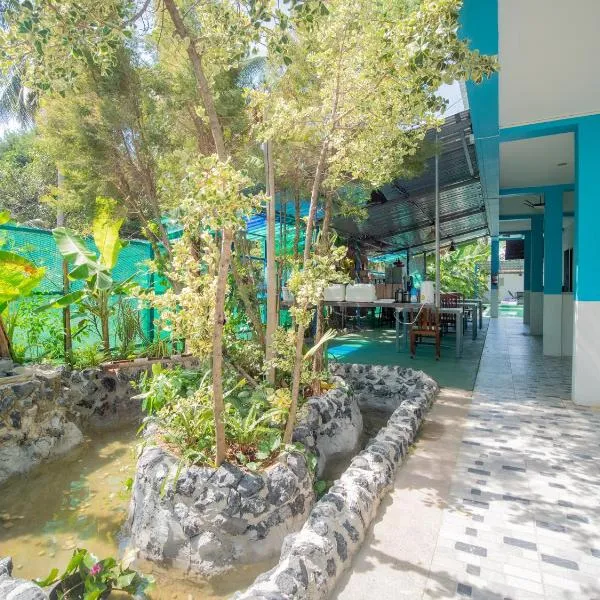 Los Patios Hostel Phuket, hotel v destinaci Mai Khao pláž