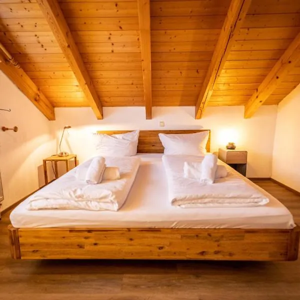 Kuschelige Ferienwohnung mit Balkon & Free Wifi, hotel in Buchenberg