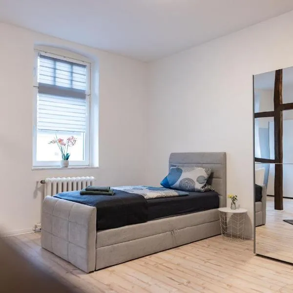 Pensionszimmer - Großes Doppelzimmer - Zweibettzimmer, hotel in Bad Oeynhausen