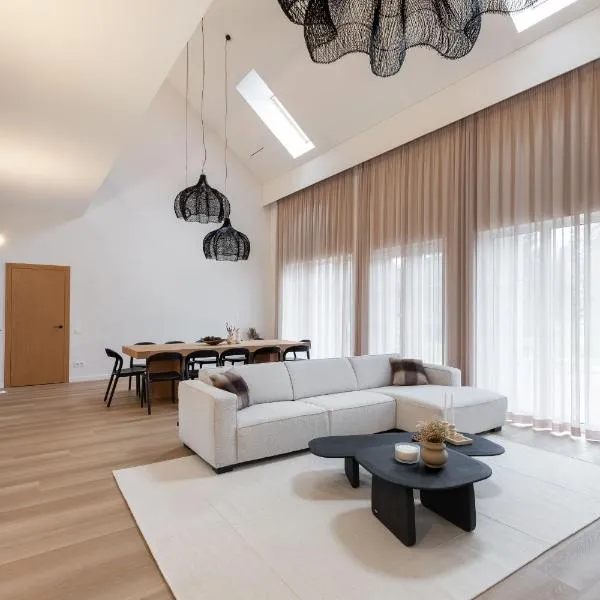 Picturesque Villa RestArt by Reside Baltic, hotel v destinaci Nemenčinė