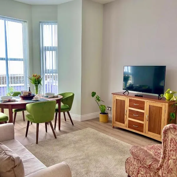 Seafront Apartment, hotel in Newcastle