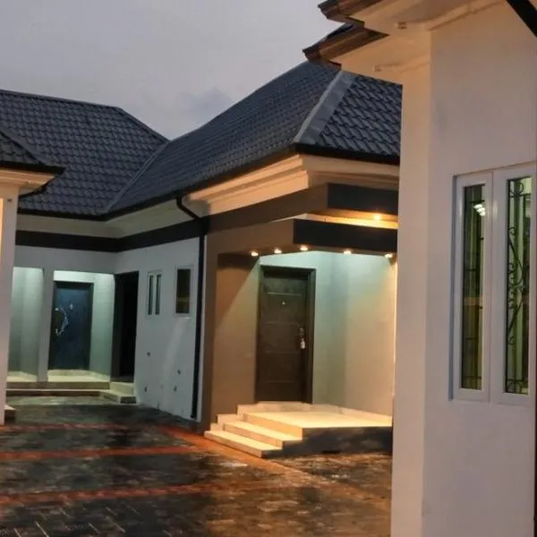 Daprem Luxury Self Contained Apartments, hotel v Uyu