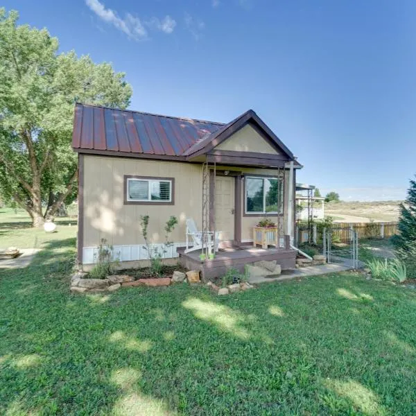 Modern Cortez Mountain Retreat w/ Yard & View, hôtel à Cortez
