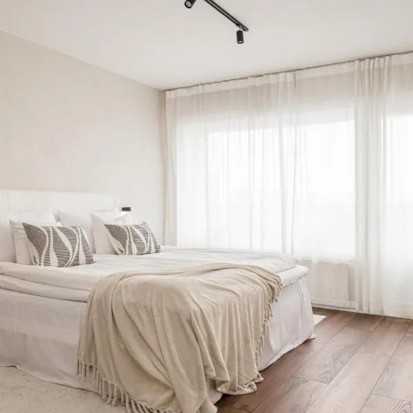 Borg Itsenäisyydenkatu, Centre Spacious 2-Room Apt, King Bed, Free Parking & Wifi、ポリのホテル