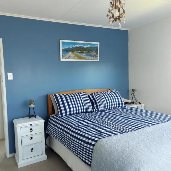 Three Doors Whole 3bdr Home Central Motueka, hotel v destinaci Motueka