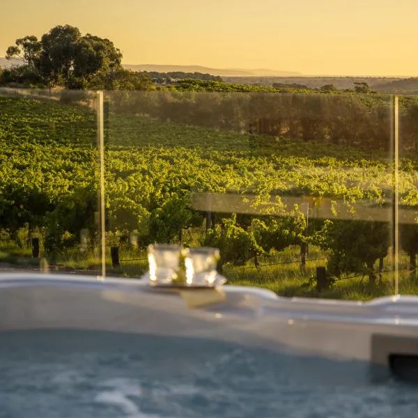 The Strand at The Vineyard Retreat McLaren Vale - King BR, Comp Minibar, Breakfast Prov, Fireplace, hotel in Blewitts Springs