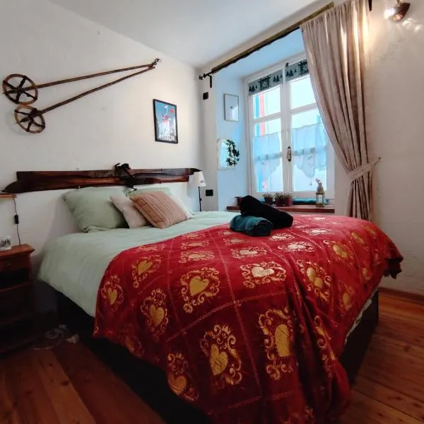 Bel Appartement T2 au coeur de la vieille ville de Briançon dans la cité Vauban, Serre Chevalier、ブリアンソンのホテル