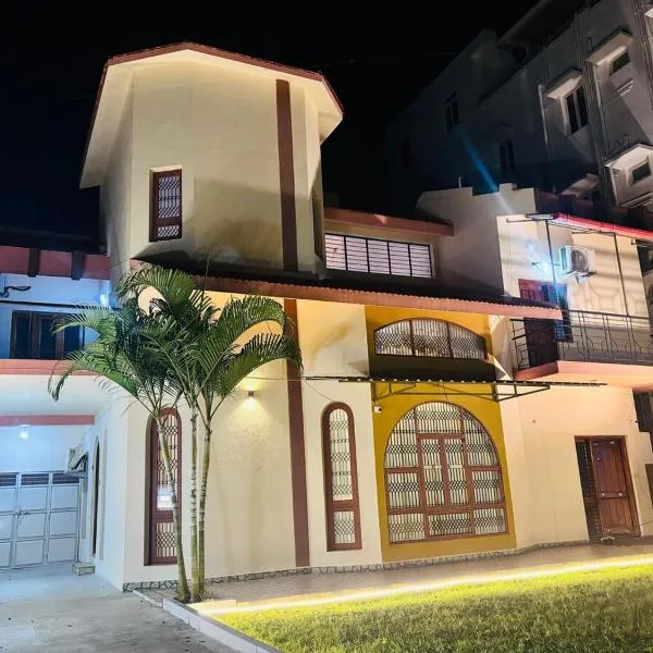 Majestic Villa 5BHK AC Bunglow, hotel v destinaci Maisúr