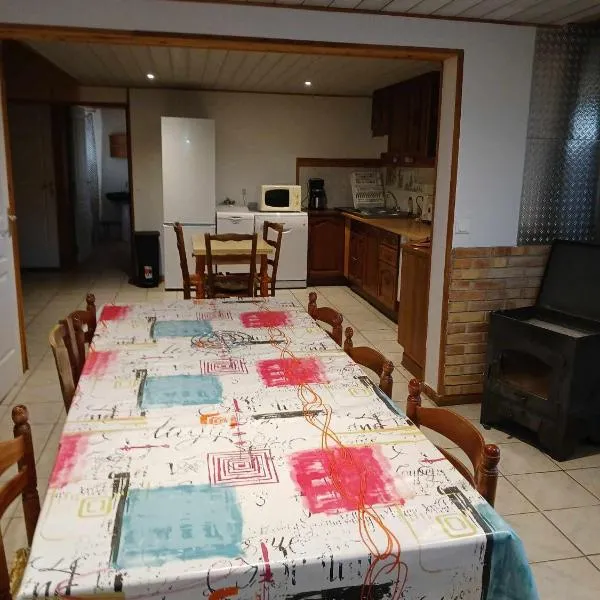 Gite Chez Coste Gilles, hotel v destinaci Saint-Privat-du-Dragon
