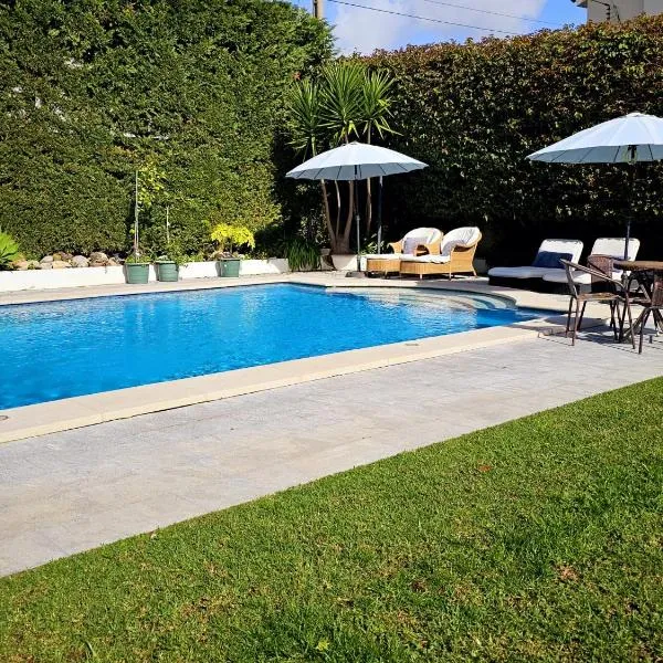 Charming Cozy Studio with Garden & Pool, hotel em Cascais