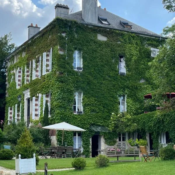 Manoir de La Croix Saint Louis "Luxury Guest House", hotel v destinaci Taingy