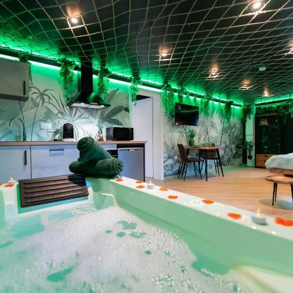 L'Oasis Tropicale, Jacuzzi, Love Room, hotel in Roppenheim