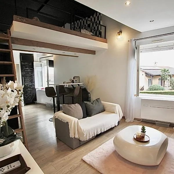 Pied à terre - Mezzanine studio - Private parking, hotel v destinaci Irigny