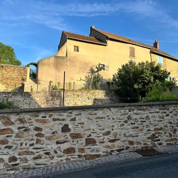 La maison du rempart, hotel em Sainte-Sévère-sur-Indre