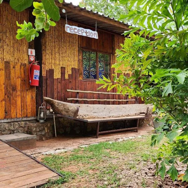 Nxabii Cottages, hotel sa Kasane