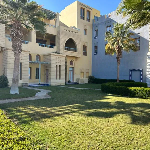 Marina Beach Front 3 Br Duplex, hotel a Hurghada