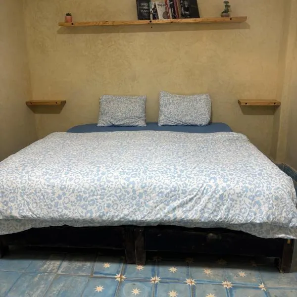 Jara Cimrmann surf house, hotel sa Imsouane