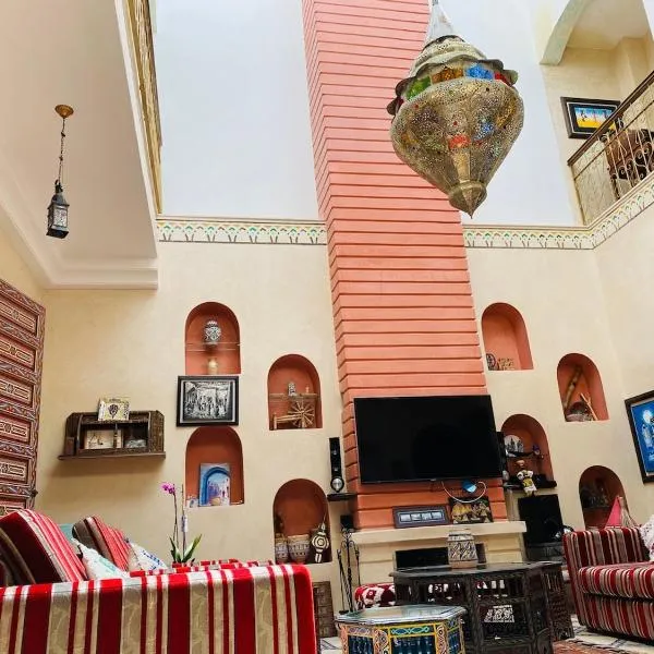 Traditional Riad 4-bedroom in the heart of Rabat medina, hotel v destinaci Rabat