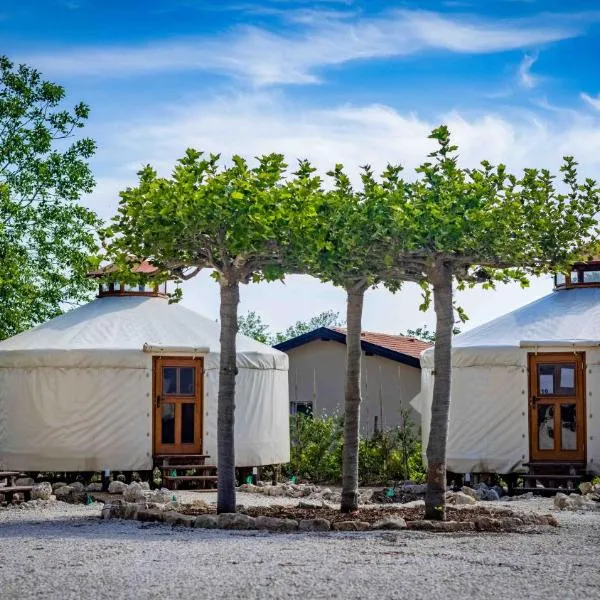 Юртов лагер Наедно, hotel em Neofit Rilski