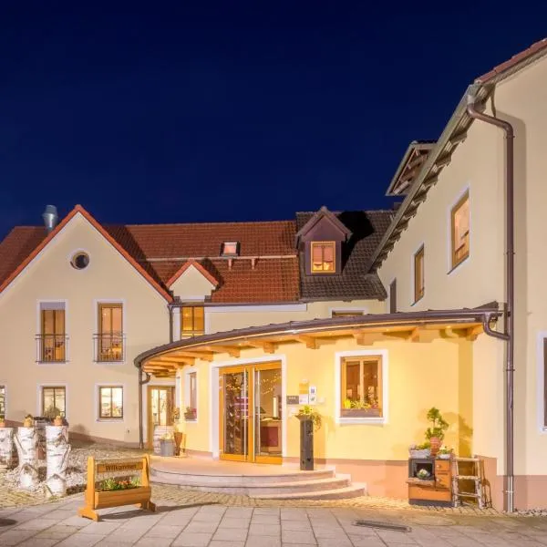 Landhotel Zum Goldenen Kreuz, hotel v destinaci Moosbach