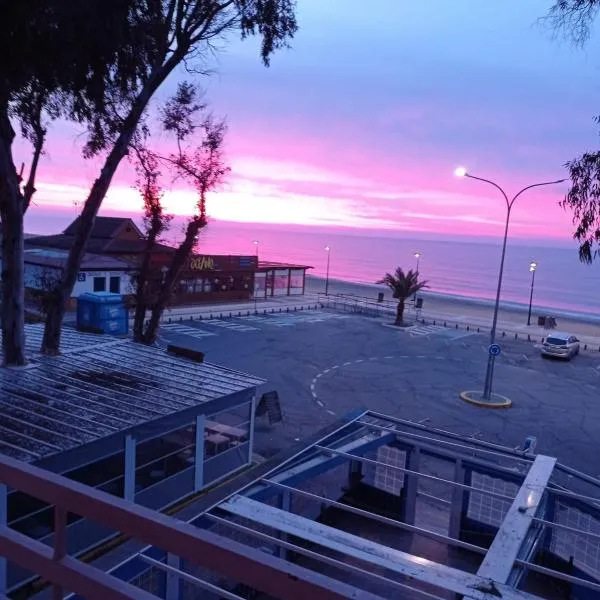 Apartamento frente al mar con vistas al Océano Atlántico, Hotel in Isla Cristina