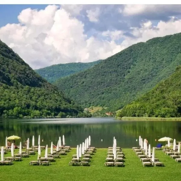 CasaPiergiulia - Canzo - Lago di Como -Parcheggio - Wifi, hotel sa Canzo