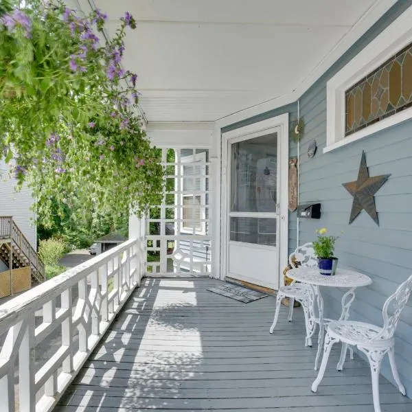 Quaint Beverly Townhome Walk to Beach and Downtown!, hotel em Beverly