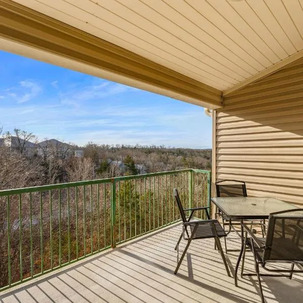 Cozy Top Floor 2BR Condo with View and Amenities!!, hotel v destinaci Branson