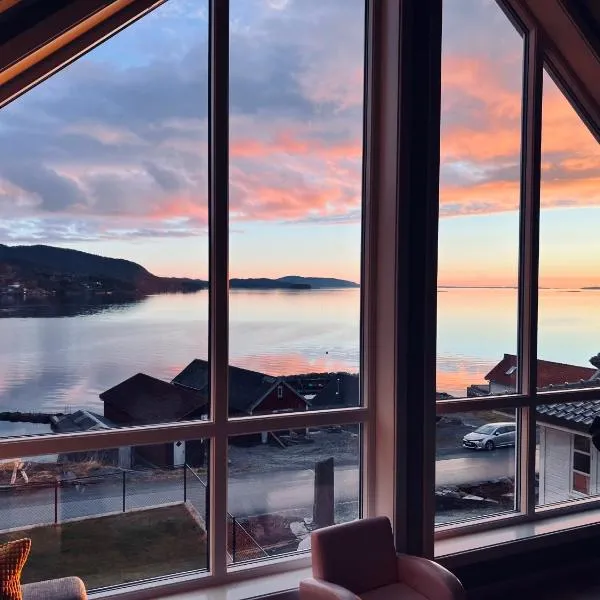 Full house with stunning view near Pulpit rock, hotel in Jørpeland