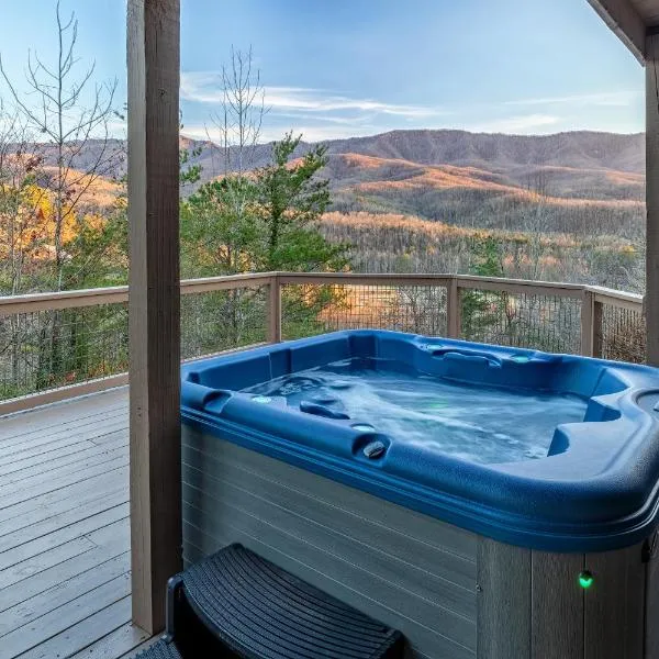 Heavenly View, Hot Tub, 3 King Beds, Pool Table, hotel din Gatlinburg