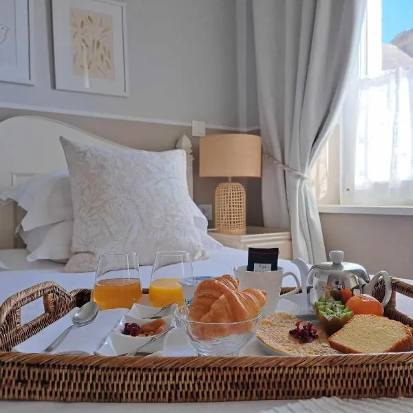 Hôtel Traiteur Les Ormes, The Originals Relais, hotel di Barneville-Carteret