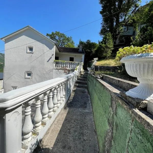 Casa Hedera - peaceful and surrounded by greenery, hotel in Bribir