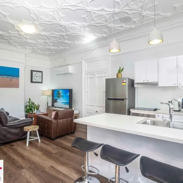King & Queen Bed - Apartment on Summer Near Cook Park, hotel in Orange