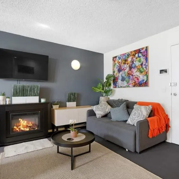 Beach-Side Studio Apt with parking spot, hotel in Melbourne